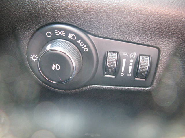 Used 2025 Jeep Compass Trailhawk AWD/4WD image 16