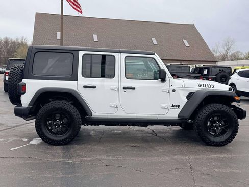 Used 2025 Jeep Wrangler Unlimited Sport AWD/4WD image 7