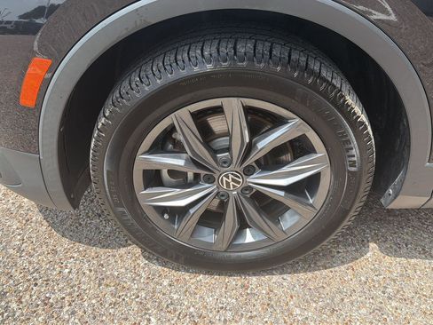 Used 2022 Volkswagen Tiguan SE AWD/4WD image 9