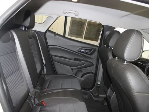 Used 2025 Chevrolet Trax LT FWD image 29