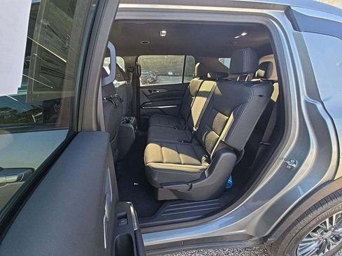 Used 2024 Chevrolet Traverse LS image 9
