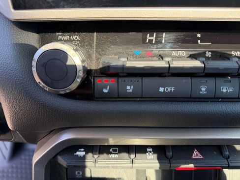 Used 2024 Toyota Tundra Limited image 24