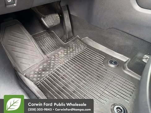 Used 2020 Toyota Highlander XLE image 27