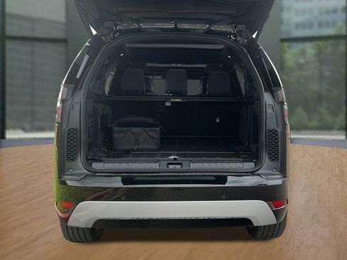 New 2026 Land Rover Discovery Limited Edition image 9