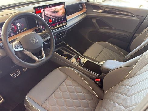 New 2026 Volkswagen Tiguan SEL R-Line image 12