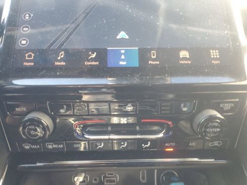 Used 2022 Jeep Grand Cherokee L Limited w/ Black Appearance Package image 22