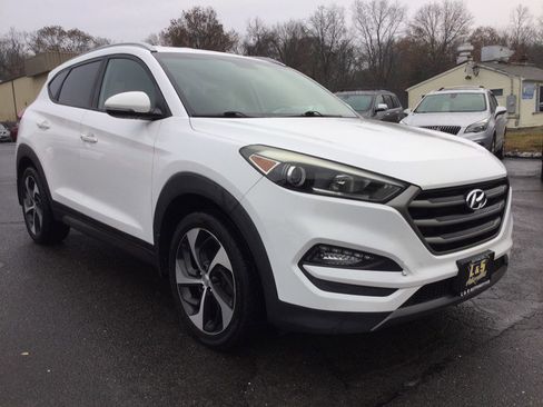 Used 2016 Hyundai Tucson Sport image 3