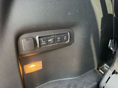 Used 2018 Ford Explorer Limited FWD image 34