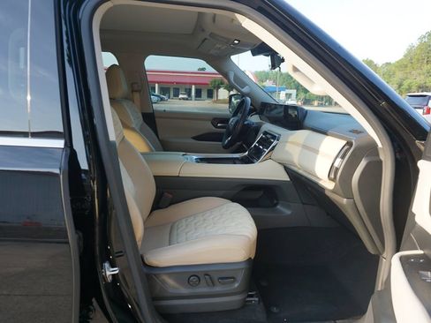 Used 2025 Nissan Armada Platinum RWD image 19
