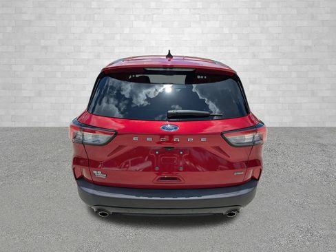 Used 2021 Ford Escape SE w/ SE Sport Appearance Package FWD image 3