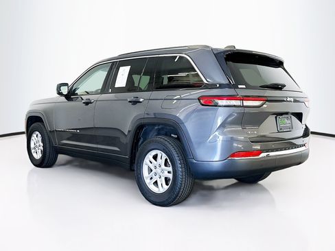 Used 2023 Jeep Grand Cherokee Laredo AWD/4WD image 5