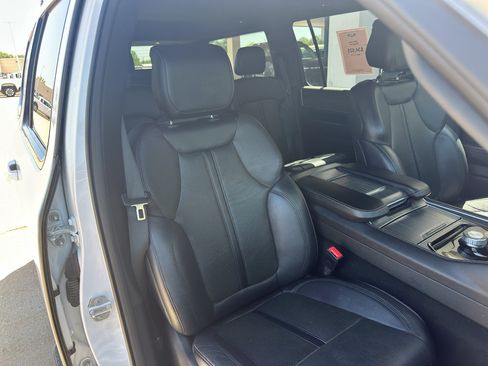 Used 2024 Jeep Wagoneer Series II w/ Flexible Seating Group RWD image 32