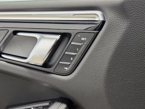 Certified 2026 Porsche Macan AWD/4WD image 25