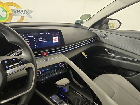 Used 2025 Hyundai Elantra Limited FWD image 25