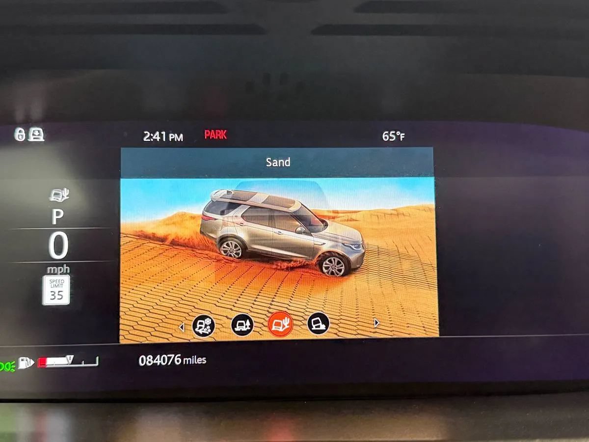 Used 2020 Land Rover Discovery Landmark AWD/4WD image 32