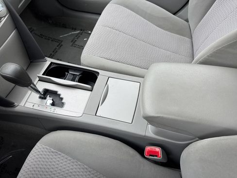 Used 2010 Toyota Camry LE FWD image 27