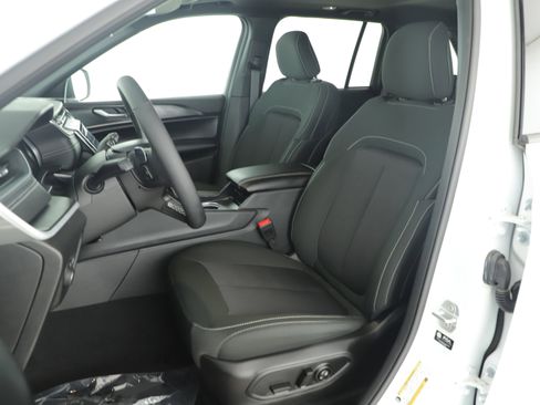 New 2025 Jeep Grand Cherokee Laredo X w/ Luxury Tech Group I image 10