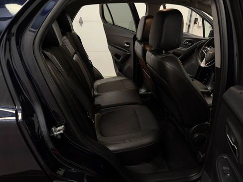 Used 2022 Chevrolet Trax LT w/ Driver Confidence Package AWD/4WD image 36