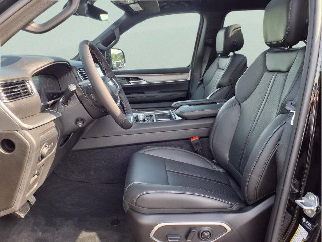 New 2026 Jeep Grand Wagoneer 4WD w/ Premium Group I image 16