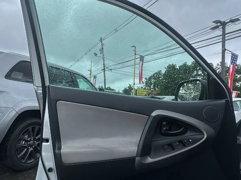 Used 2012 Toyota RAV4 4WD w/ Value Pkg image 9