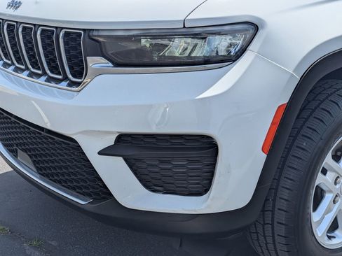 Used 2023 Jeep Grand Cherokee Laredo RWD image 12
