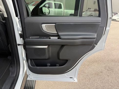 Used 2025 Ford Expedition Platinum AWD/4WD image 24