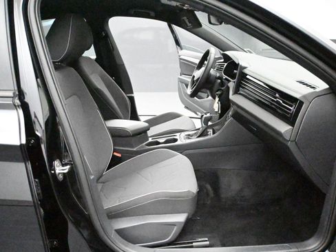 Certified 2025 Volkswagen Jetta Sport image 12