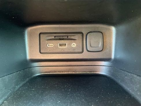 Used 2020 Chevrolet Equinox LT FWD image 24