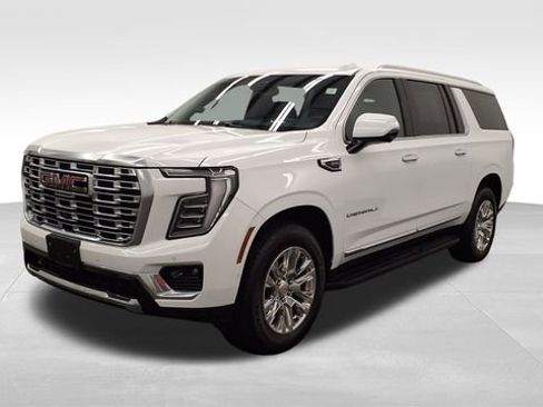Used 2025 GMC Yukon XL Denali image 3