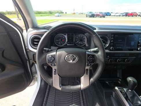 Used 2022 Toyota Tacoma SR5 AWD/4WD image 20