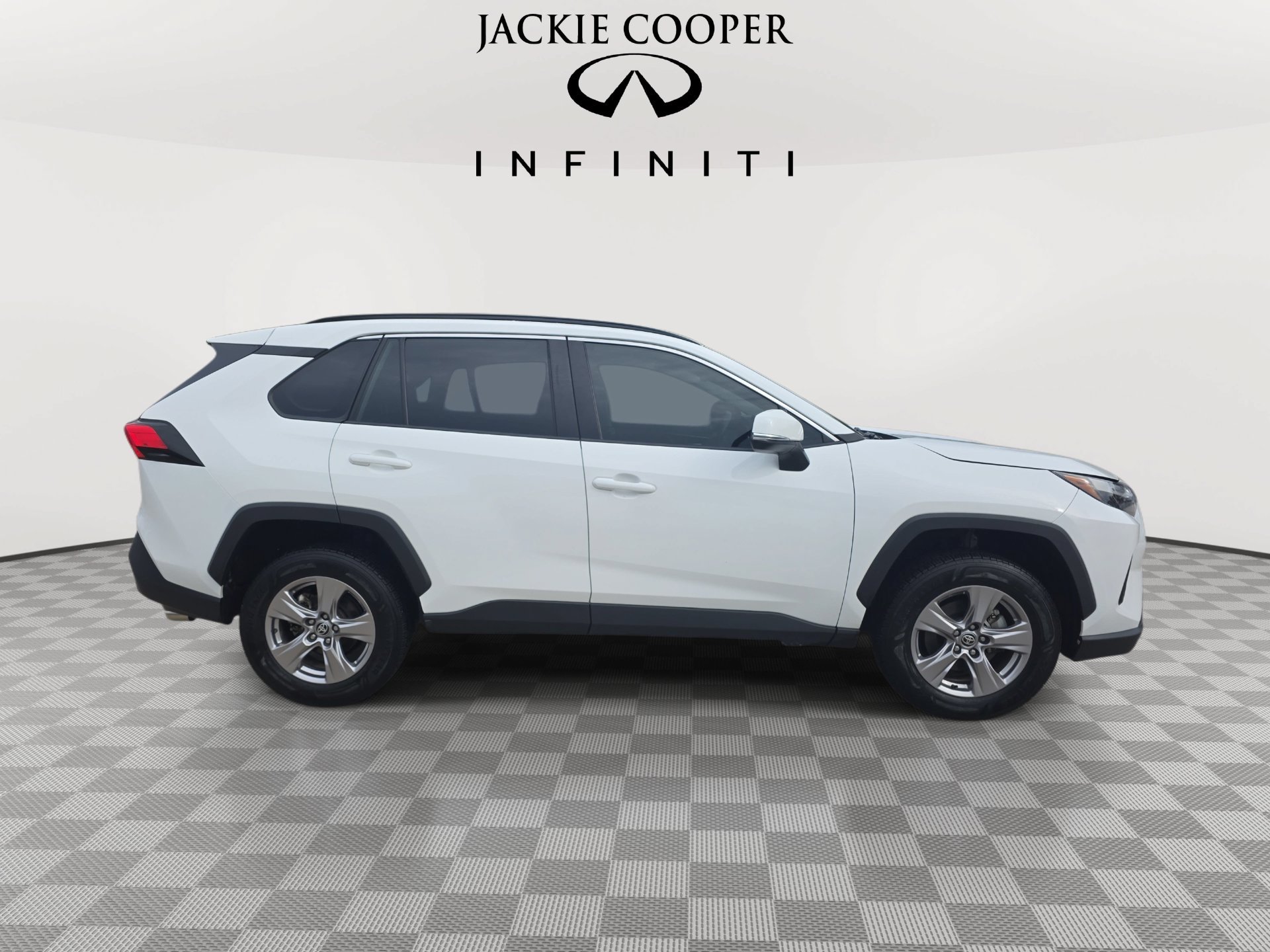 Used 2023 Toyota RAV4 XLE w/ Convenience Package FWD image 4