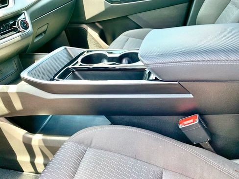Used 2025 Chevrolet Equinox LT FWD image 40