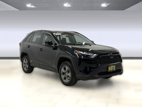 Used 2024 Toyota RAV4 LE image 6