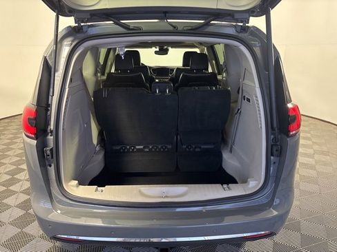 Certified 2022 Chrysler Pacifica Limited image 8