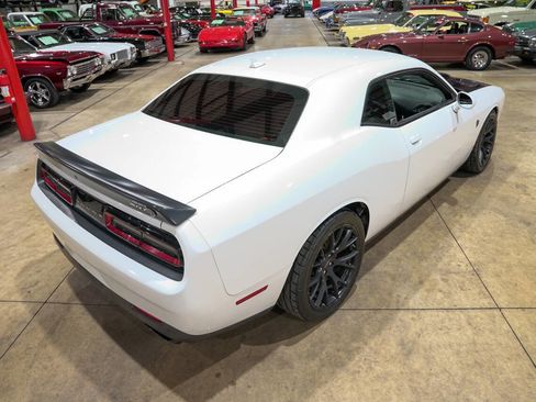 Used 2016 Dodge Challenger SRT Hellcat RWD image 17