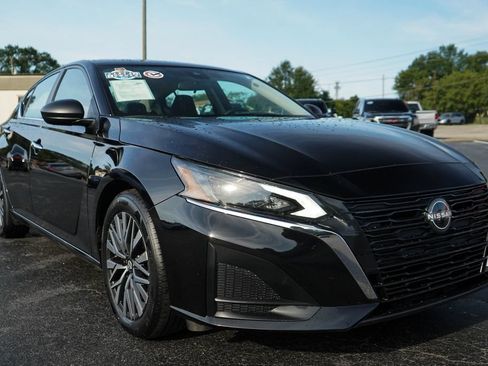 Used 2025 Nissan Altima 2.5 SV FWD image 37