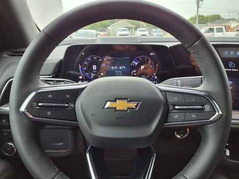 New 2025 Chevrolet Suburban Premier image 17