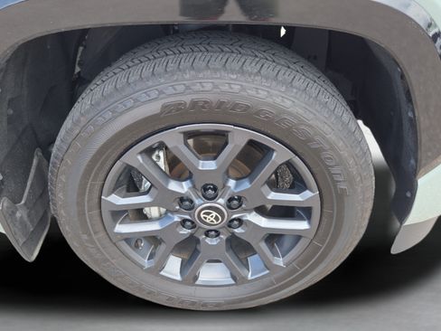 Certified 2025 Toyota Sequoia Platinum AWD/4WD image 36