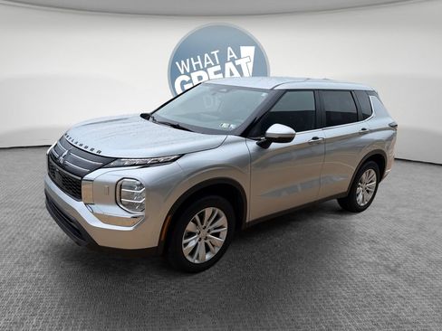 Used 2025 Mitsubishi Outlander ES AWD/4WD image 8