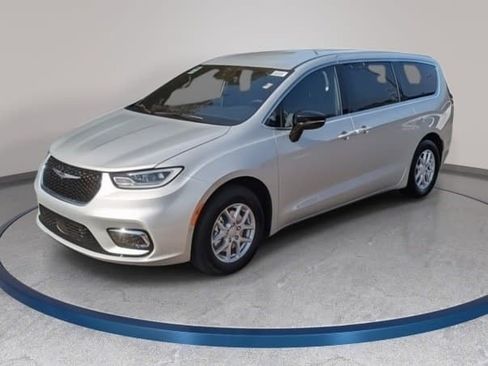 New 2026 Chrysler Pacifica Select image 1