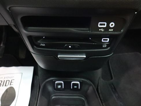 Used 2017 Chrysler Pacifica Limited FWD image 38