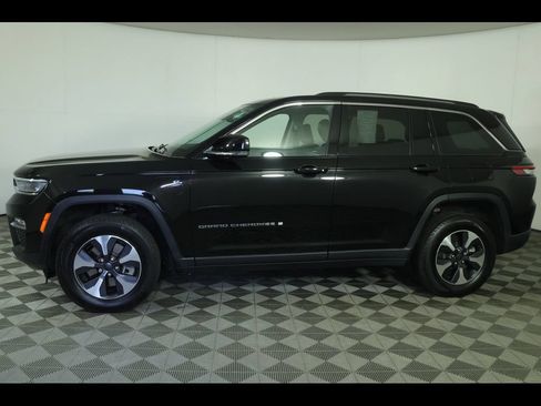 Used 2023 Jeep Grand Cherokee 4WD 4xe image 18