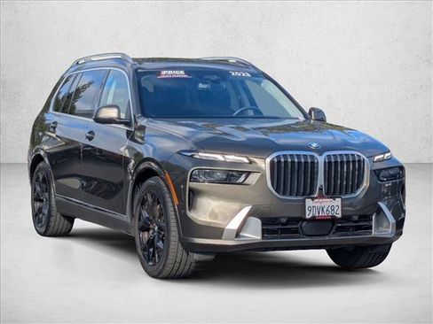 Used 2023 BMW X7 xDrive40i w/ Premium Package image 3