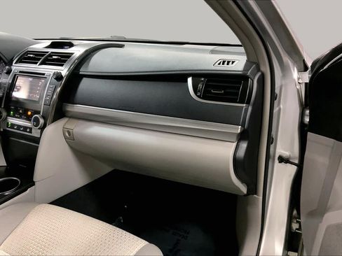Used 2014 Toyota Camry LE FWD image 19