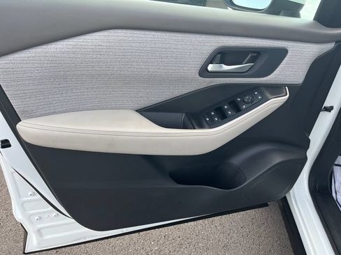 Used 2023 Nissan Rogue SV FWD image 11