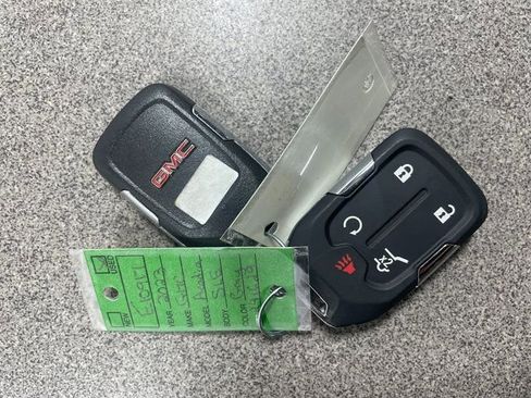 Used 2023 GMC Acadia SLE w/ Driver Convenience Package image 25