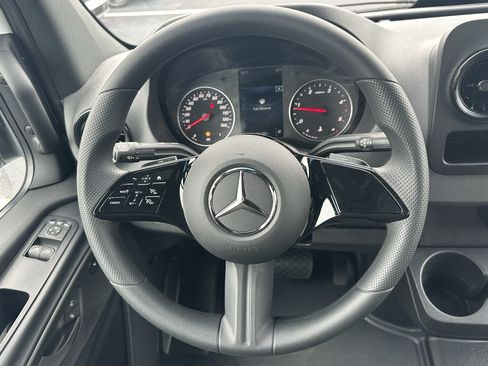 Used 2025 Mercedes-Benz Sprinter 2500 image 21