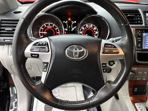Used 2013 Toyota Highlander Limited image 19