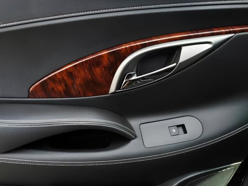 Used 2013 Buick LaCrosse Touring FWD image 19