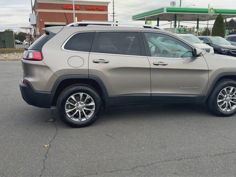 Used 2021 Jeep Cherokee Latitude Lux w/ Comfort/Convenience Group image 9